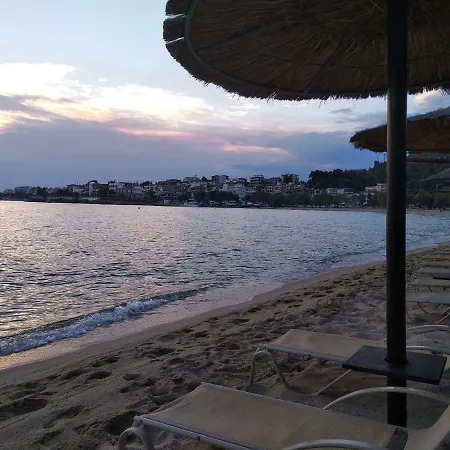 Funbeach בית הארחה 3*