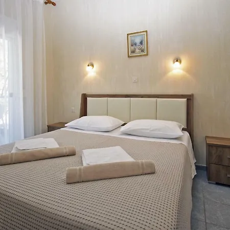 Funbeach Guest house Neos Marmaras